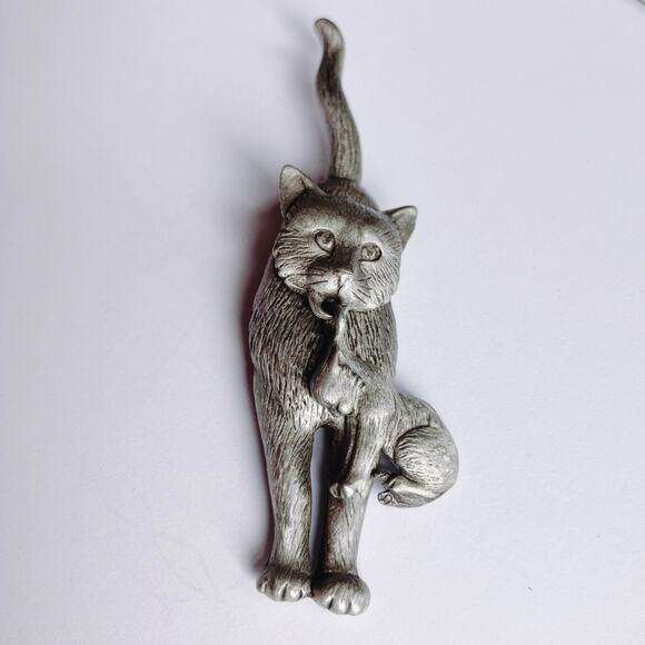 VTG JJ Pewter Cat Brooch Mother Carrying Kitten, Articulated & Dangling - Picture 5 of 10